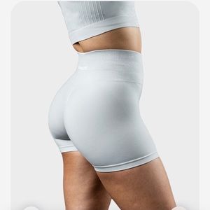 Alphalete amplify shorts